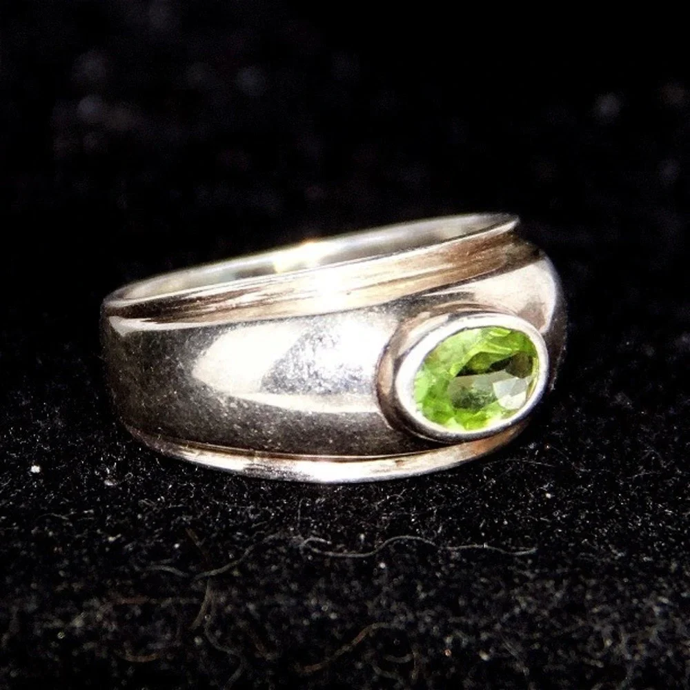 VTG Sterling Silver Peridot Oval Bezel Wide Band Ring Size 8 August Birthstone